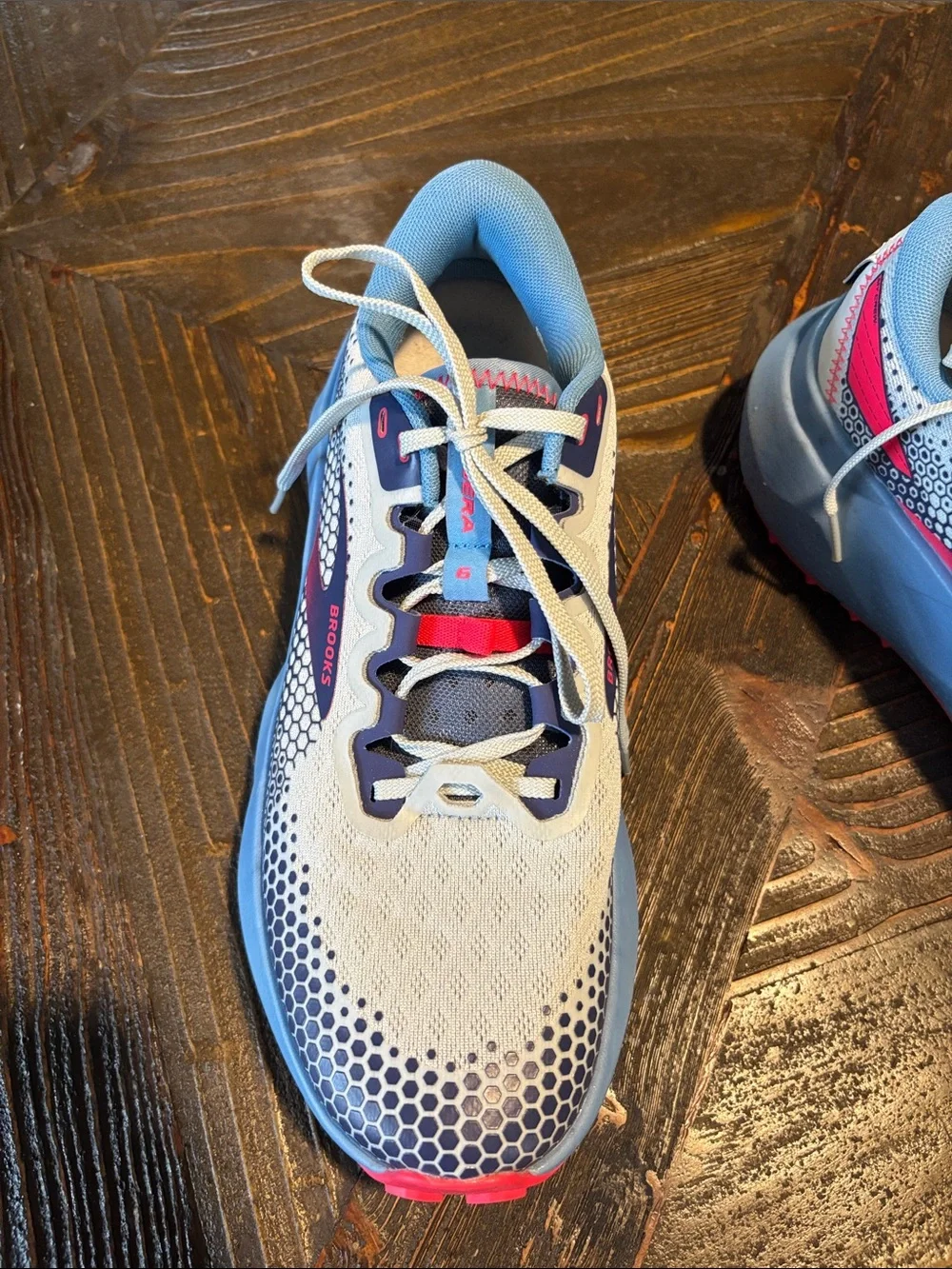 Brooks Caldera 6 Trail Women's Light Blue, White & Pink Shoes-NWOT or box